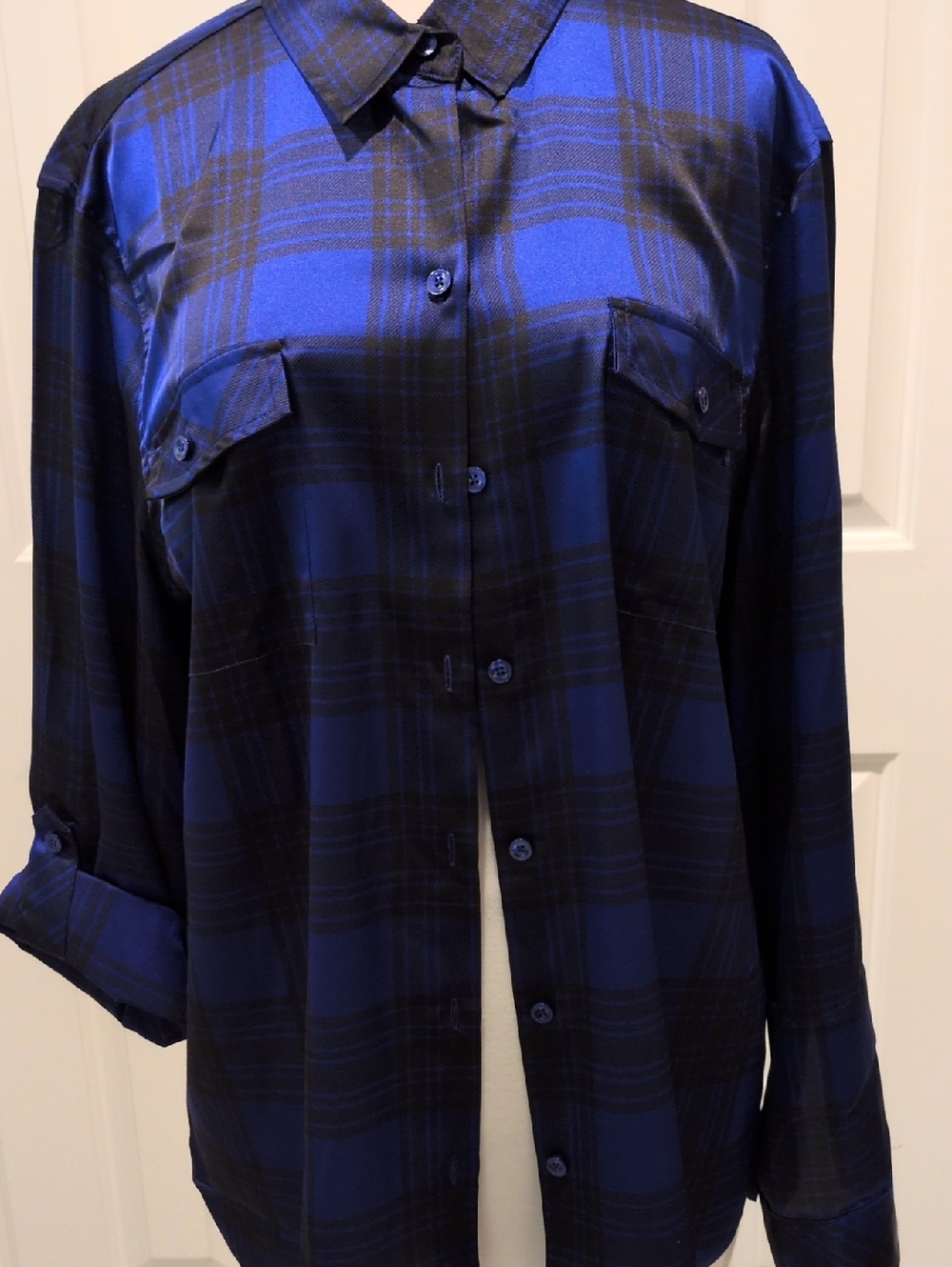jones new york button up tunic blue and black plaid. soft and flowy